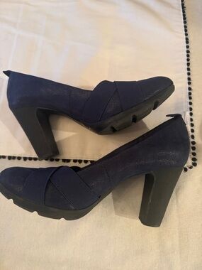 Anne Klein Navy Cross-Band Chunky Heel Pumps